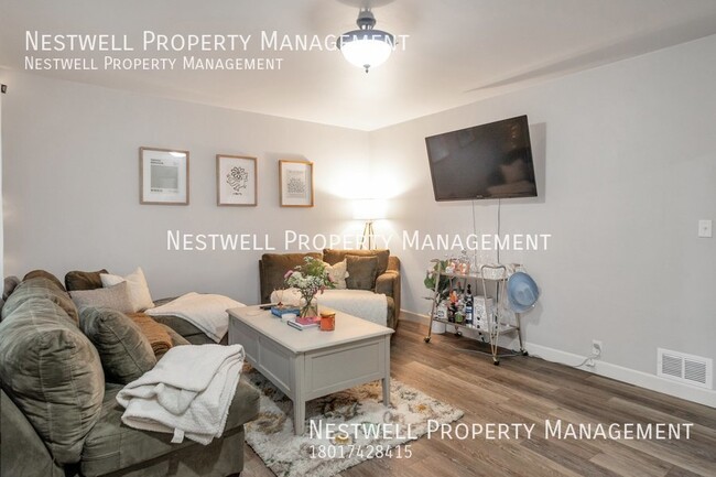 Building Photo - Fantastic 4-bed Multiplex in South Salt Lake