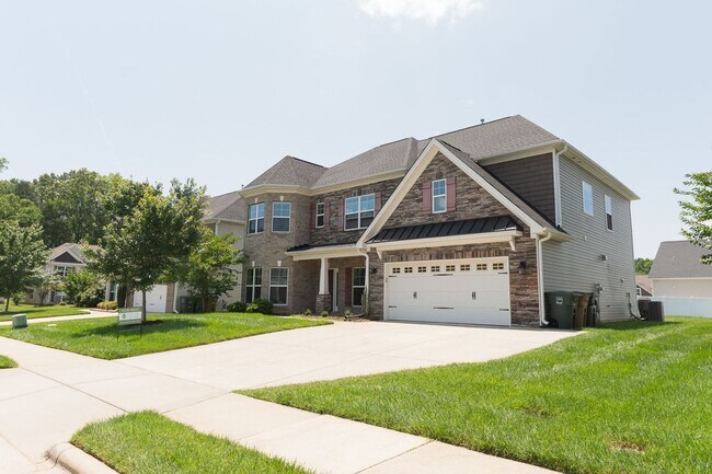 Foto del edificio - Spacious stunning 5-Bedroom 4 bathroom Home in a Desirable Neighborhood in Summerfield NC