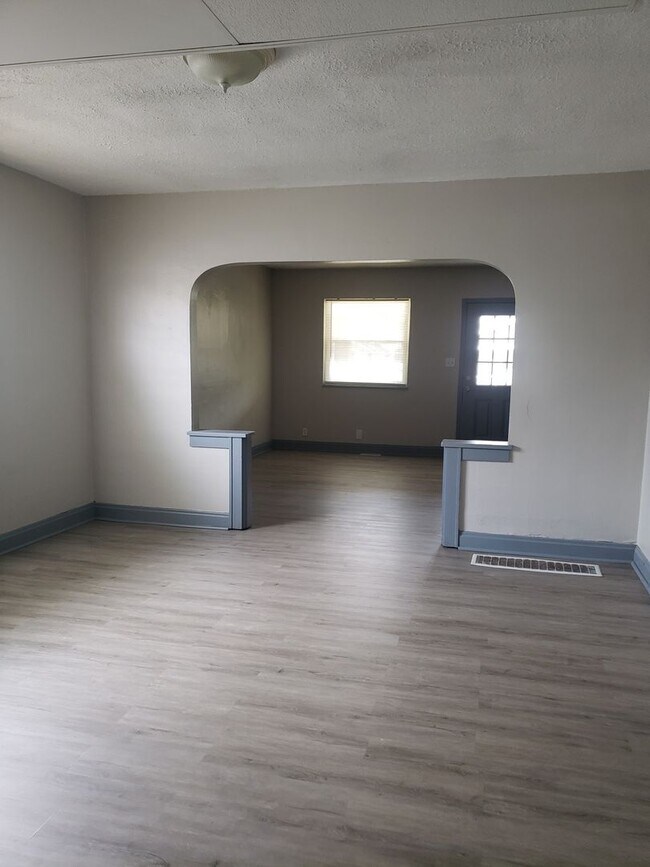 Foto del edificio - 209-211 N. Hague Avenue