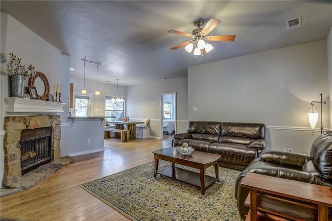 Building Photo - 17106 Oak Cliff Cir