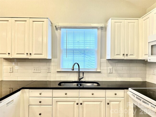 Building Photo - 4409 Stonefield Dr