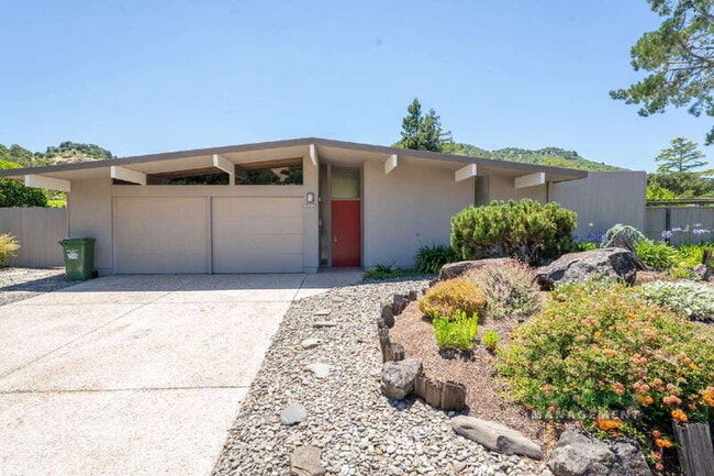 Building Photo - 1221 Idylberry Rd