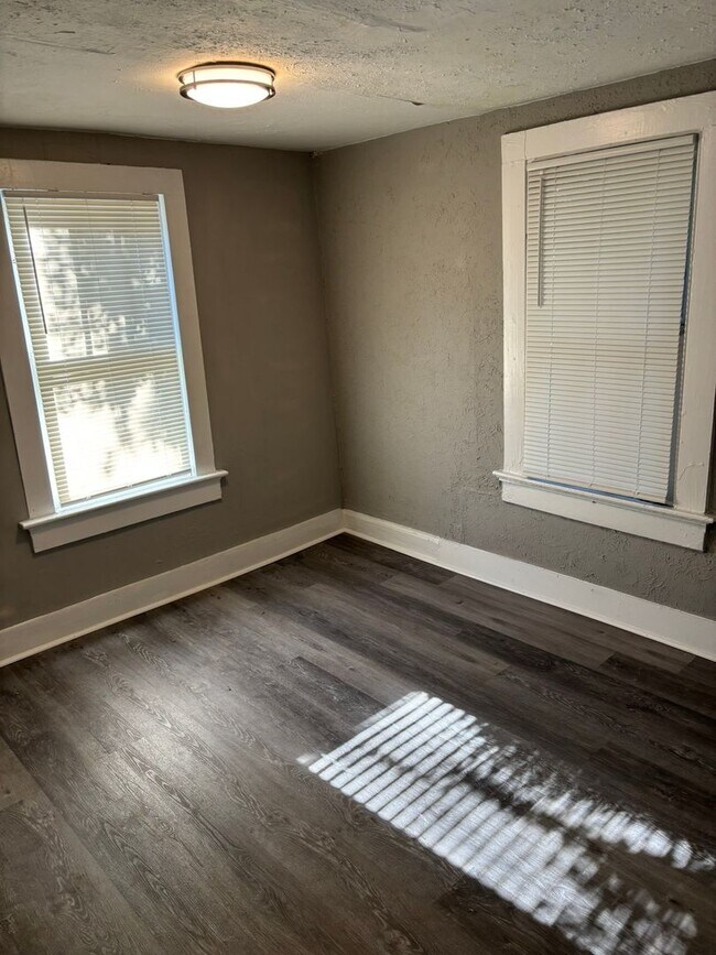 Foto del edificio - Eighteenth Ave 3011