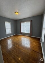 Building Photo - 810 E 3rd St