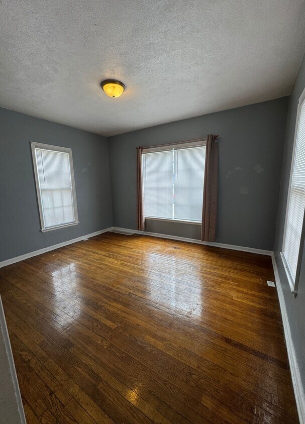 Foto principal - 810 E 3rd St