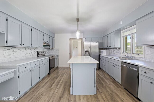 Building Photo - 4 br, 2.5 bath House - 4825 County Road Q