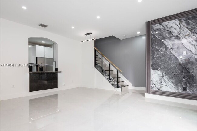 Foto del edificio - 939 NE 42nd Terrace
