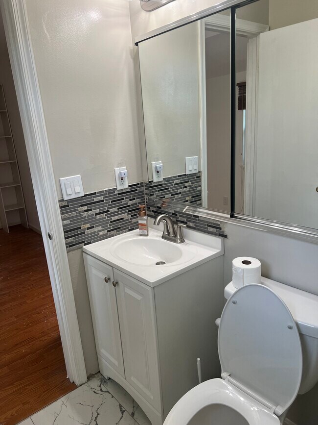 Foto del edificio - 2415 Yarmouth Ln