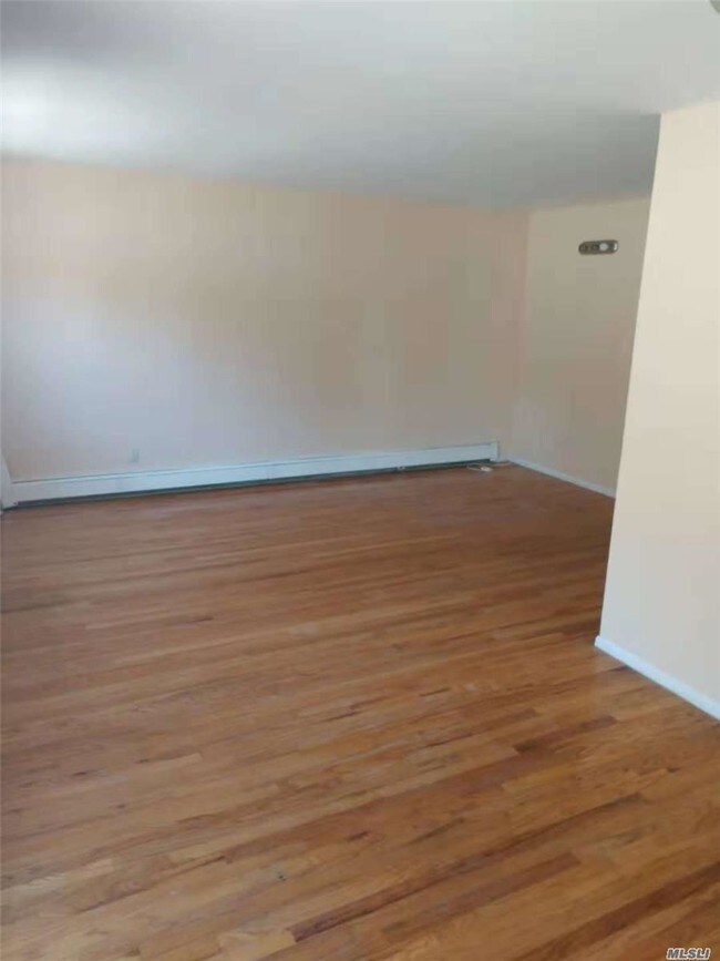 Foto del edificio - 57-12 164th St