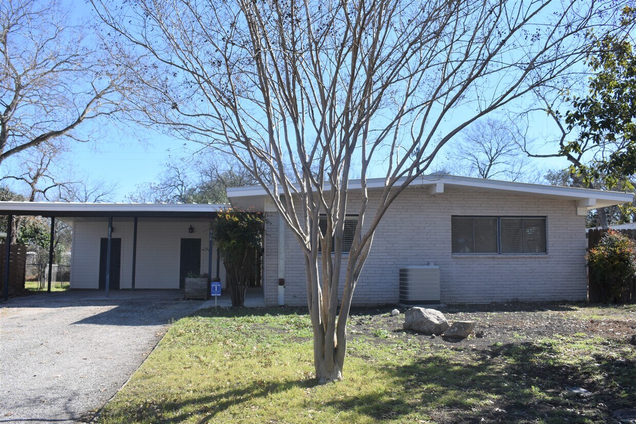 Foto principal - 856 Chevy Chase Dr
