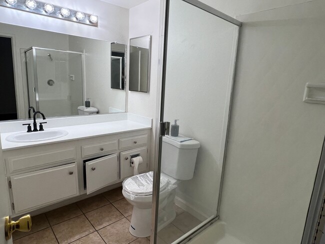 Building Photo - Whittier 2 bedrooms 2 bathrooms