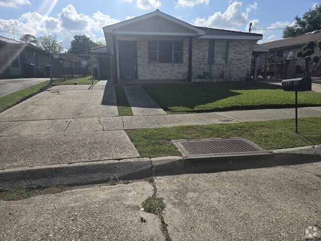 Building Photo - 4510 Rosemont Pl