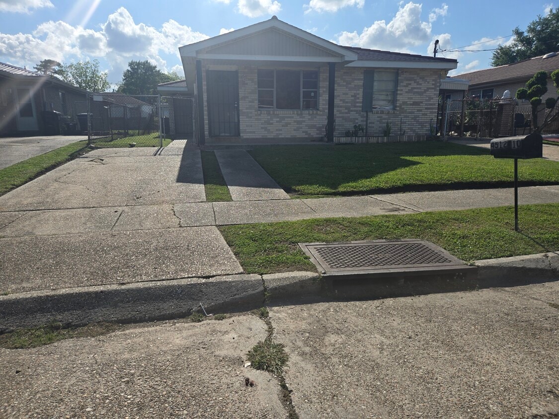 Primary Photo - 4510 Rosemont Pl