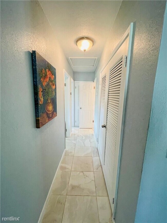 Foto del edificio - 3 br, 2 bath House - 1427 NW 7th Ter