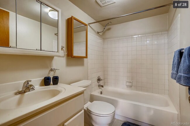 Foto del edificio - 800 W Belleview Ave