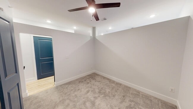 Diamond Bedroom - Factory 52 Apartments