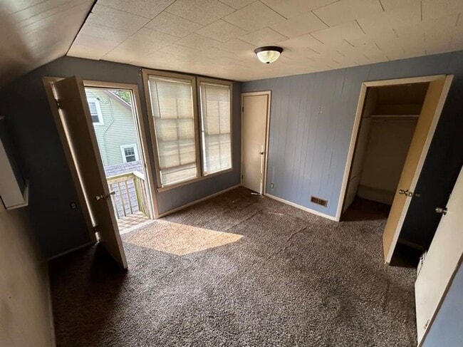 Building Photo - 2416 Algoma St