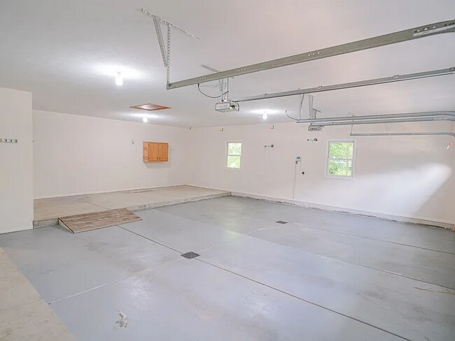 Building Photo - 6475 Castle Ave