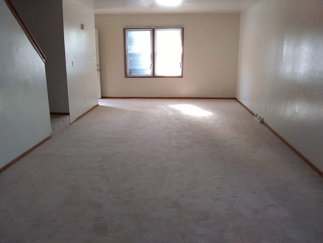 Building Photo - 6466 N. 106th Street - 3 Bedroom Townhouse