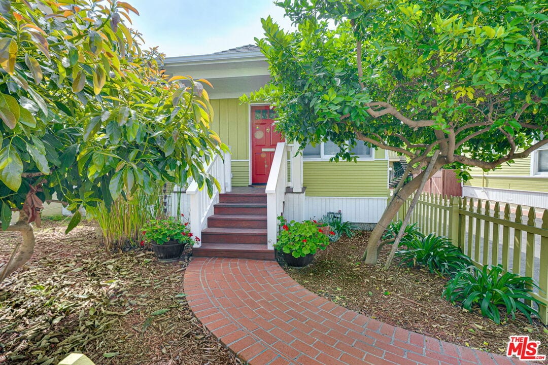Primary Photo - 228 Bicknell Ave
