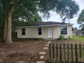 Building Photo - 15 Larch Dr