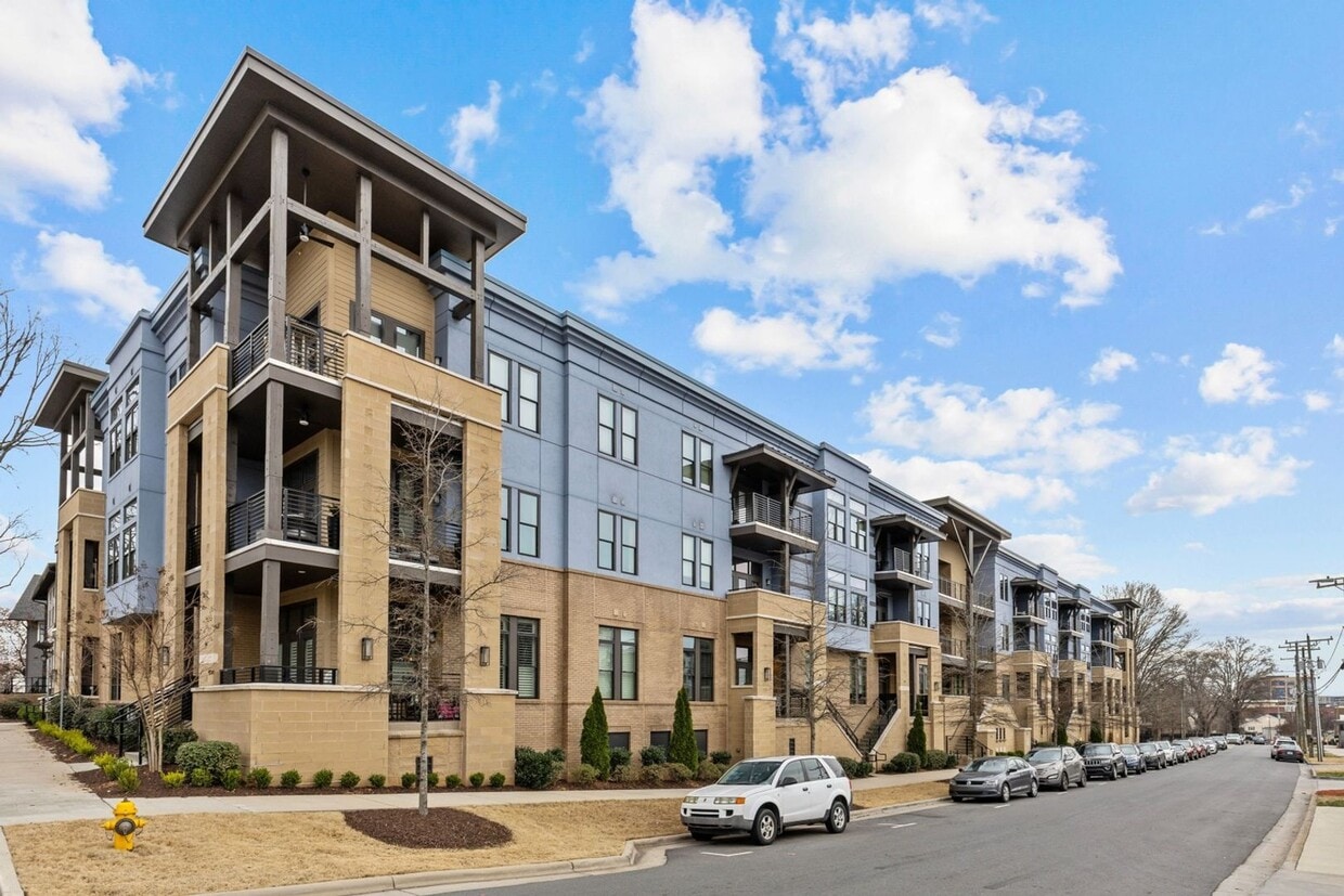 Primary Photo - 2401 Euclid Ave