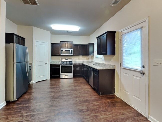 Building Photo - 4055 Clay Ct SE