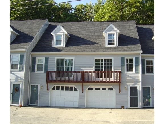 Primary Photo - 40 Hawkstead Hollow