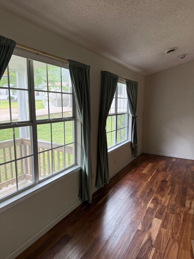 Foto del edificio - 154 Brook Ct
