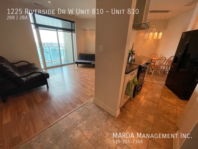 Photo du bâtiment - BEAUTIFUL 2 BED/2 BATH CONDO ON RIVERSIDE DRIVE! PLUS UTILITIES!