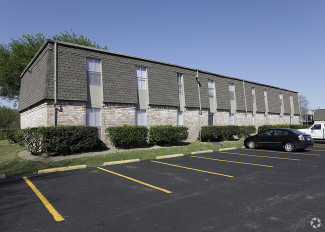 Building Photo - Highland Square