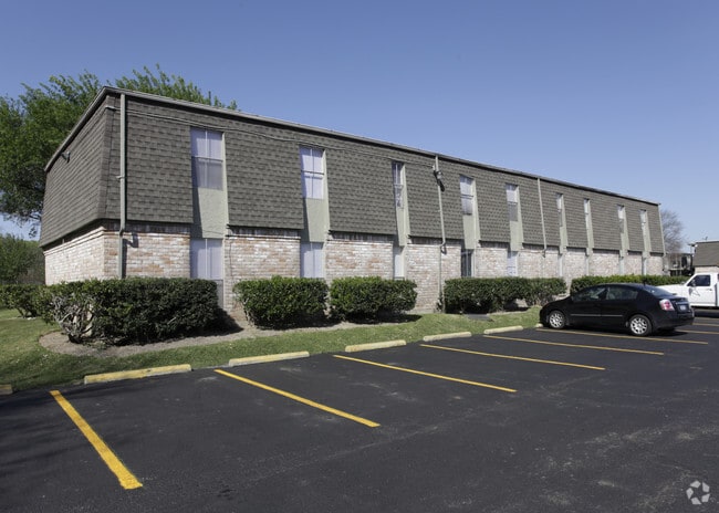 Highland Square - Highland Square Apartments