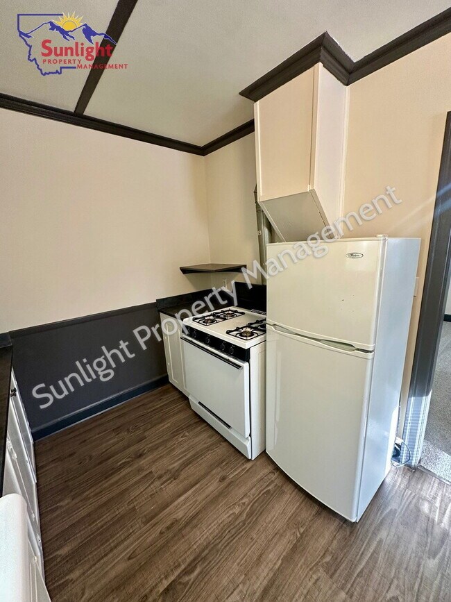 Foto del edificio - 1 Bed, 1 Bath with Garage and off Street Parking
