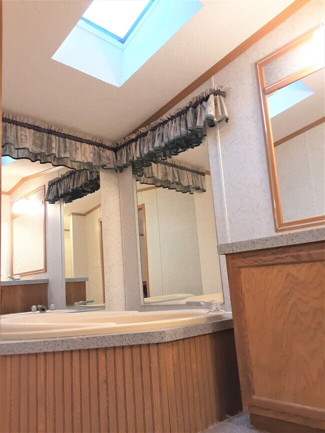 Foto del edificio - 4020 W Madison St