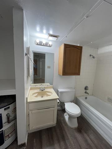 Building Photo - 9807 Walnut St