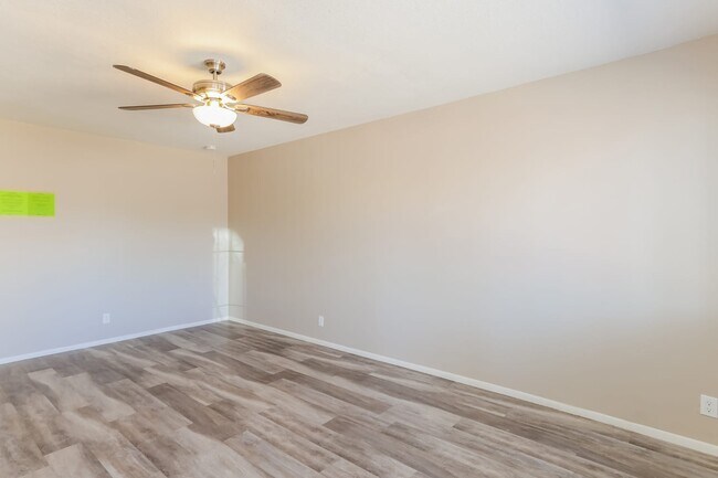 Building Photo - 440 S Hall Unit A