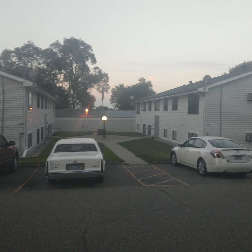 2-8 units with addl parking - 309 W 9th St