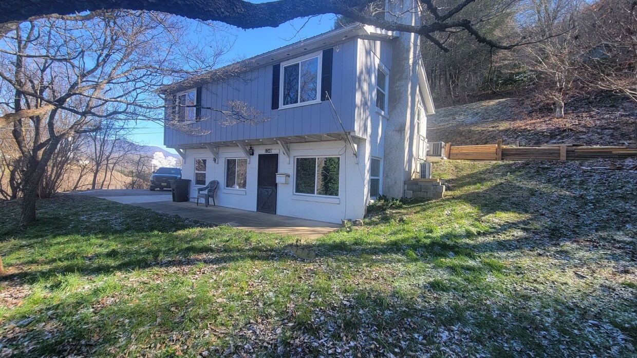 Foto principal - Downtown Sylva,NC New to Rental Market and...