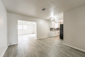 Building Photo - 15222 Wickbriar Dr