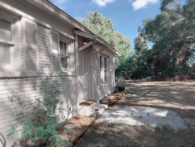 Foto del edificio - 415 S Prairieville St