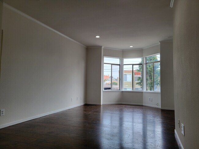 living room 02 - 1623 11th Ave