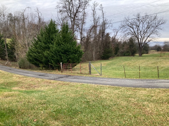 Foto del edificio - 222 Bank Dr