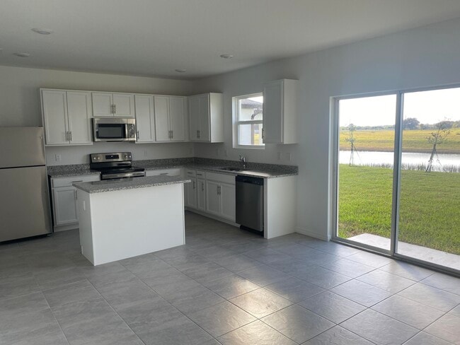 Foto del edificio - 5149 Armina Pl