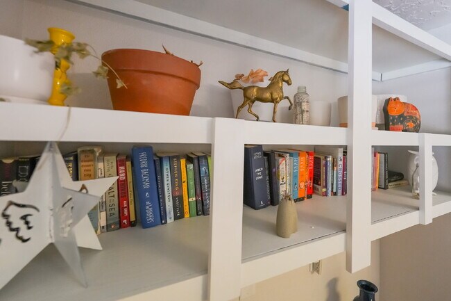 Foto del edificio - Private Room for Rent with Garage Access – Bedroom 5