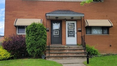 Building Photo - 16200 Edgewood Ct