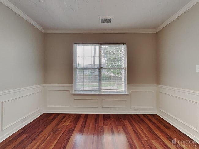 Building Photo - 1505 Dickens Pl NW