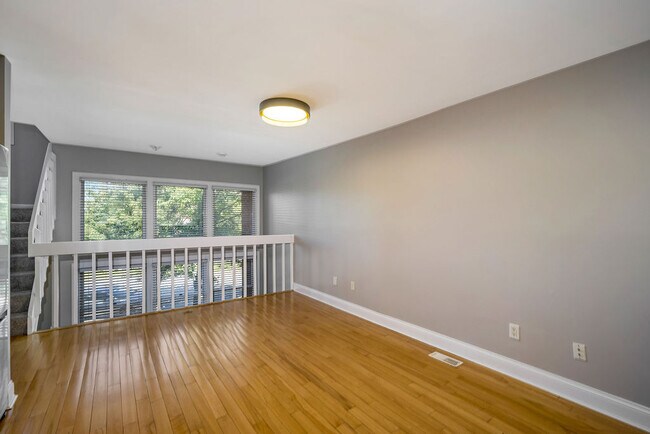 Foto del edificio - 2132 Gilbert Ave
