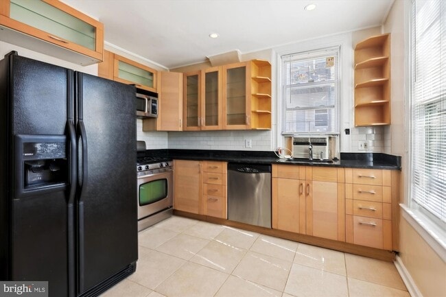 Foto del edificio - 14 Seaton Pl NW