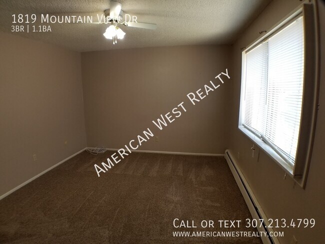 Foto del edificio - 1819 Mountain View Dr