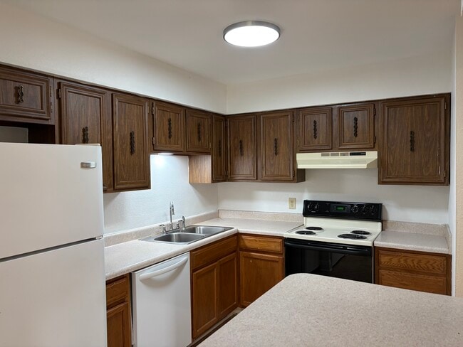 Kitchen with refrig.,dishwasher, stove - 228 Jewel St